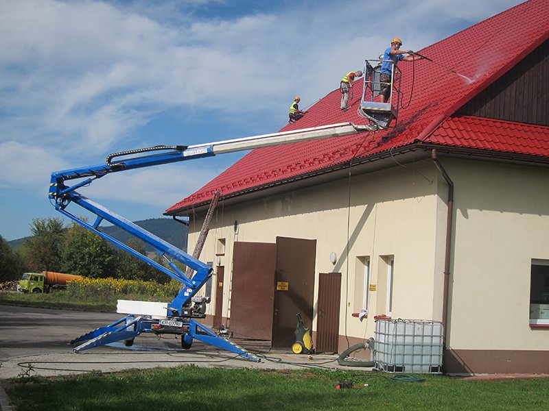 Montaż rynien i obróbek blacharskich