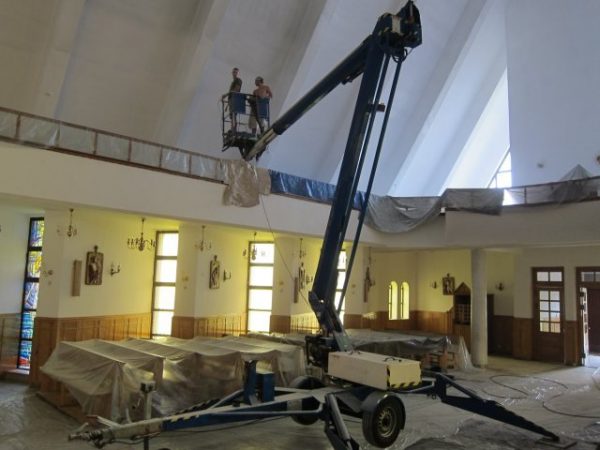 Malowanie dachu kościoła